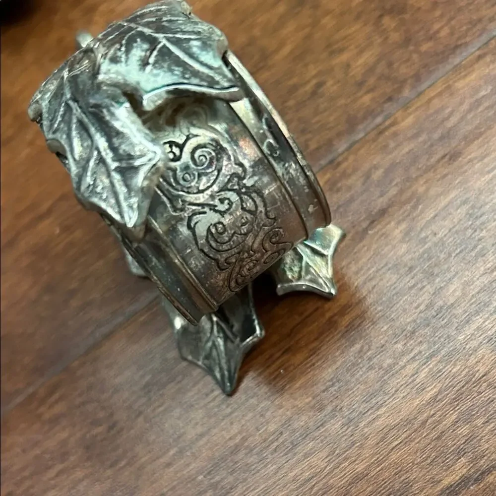 Vintage holly leaf